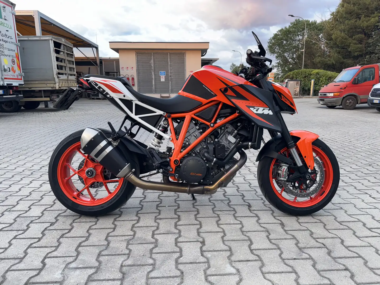 KTM 1290 Super Duke R R - 2