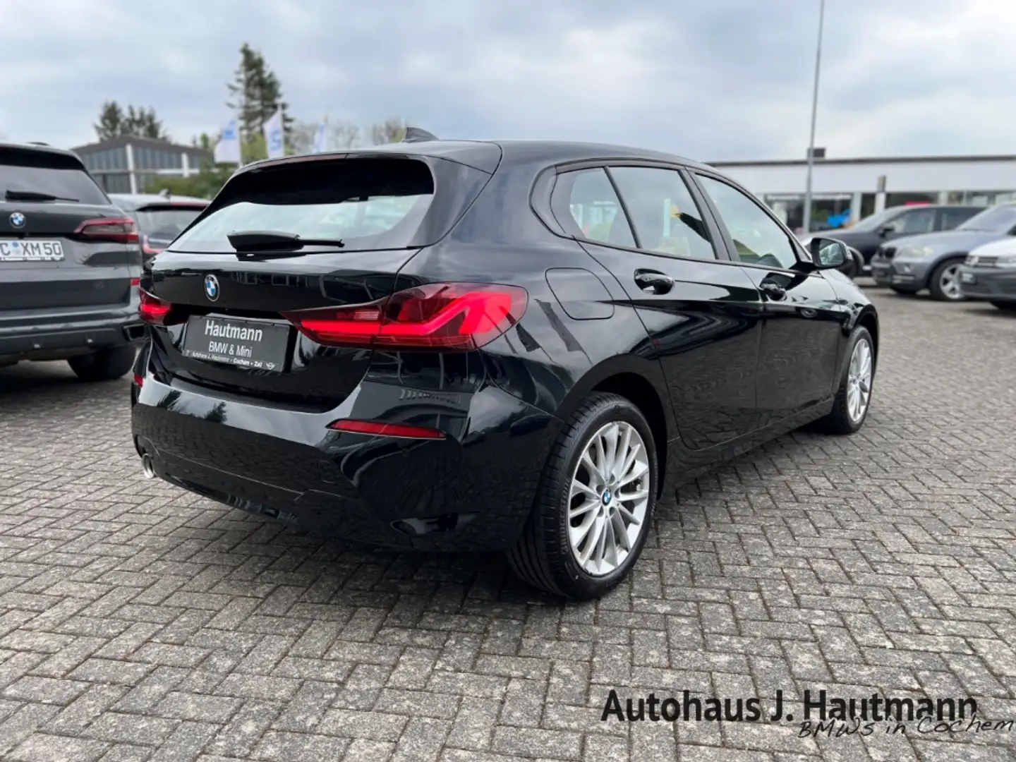 BMW 118 i Advantage *1.HAND*NAVI*PDC*LM17''*AUTOMATIK* Schwarz - 2