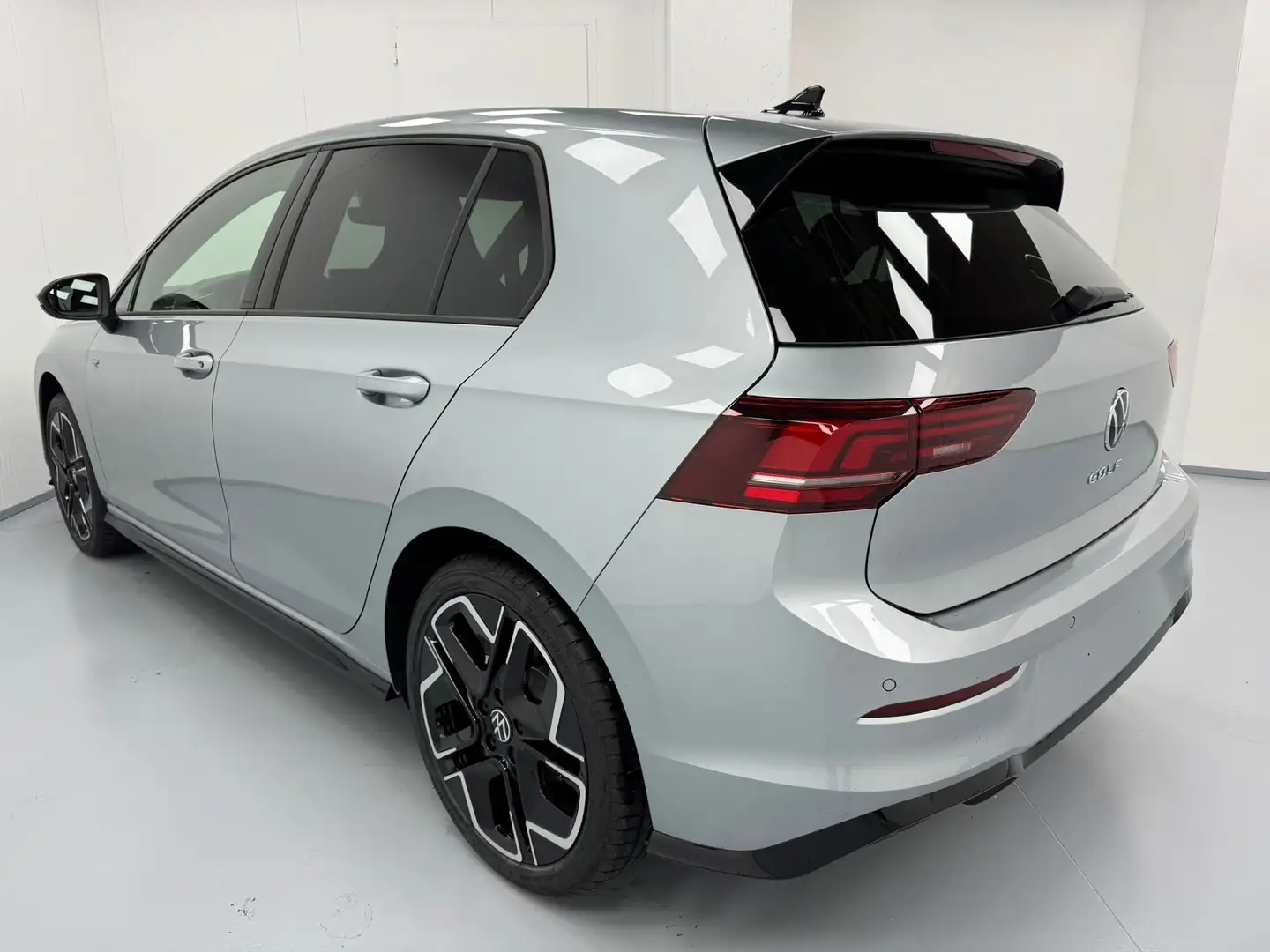 Volkswagen Golf 8.5 R-LINE 1.5 eTSI 115CV DSG MY2025 KM0 ONLYPROMO Argento - 2