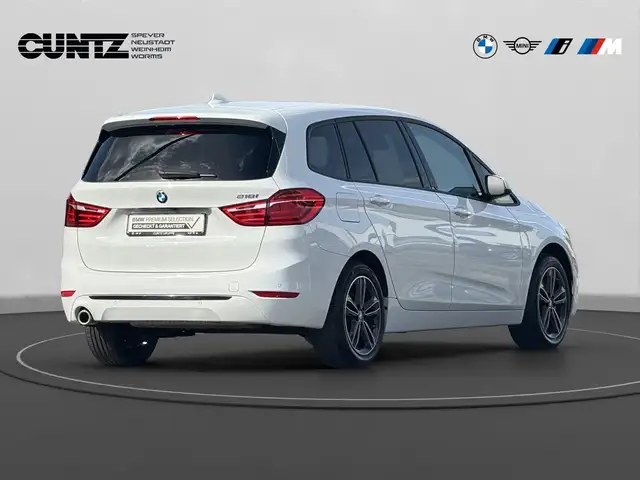 BMW 2 Series view 6