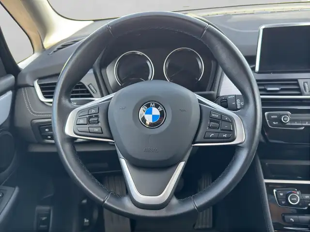 BMW 2 Series view 22