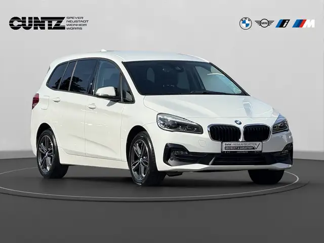 BMW 2 Series view 4