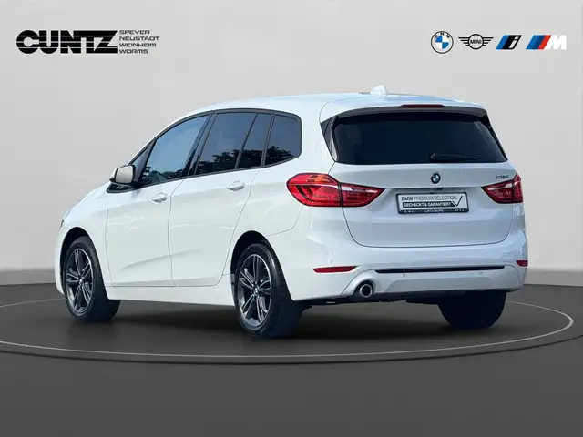 BMW 2 Series view 8