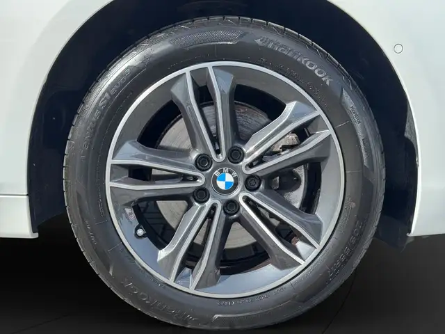 BMW 2 Series view 11