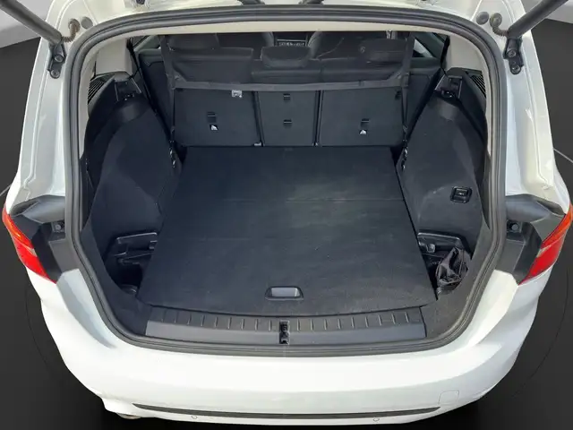 BMW 2 Series view 18