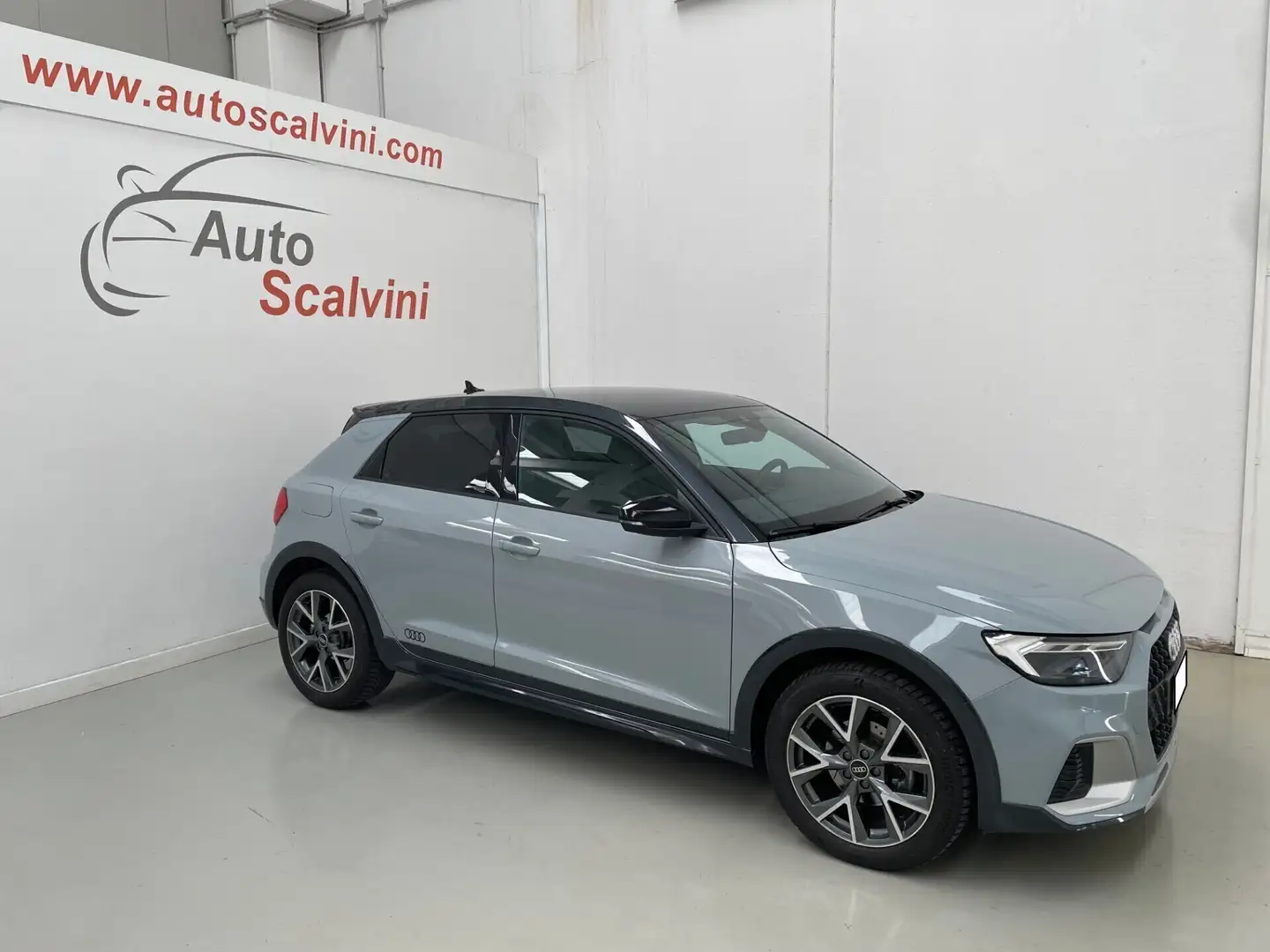Audi A1 citycarver 1.0 TFSI 110cv S tronic Sline Grigio - 1
