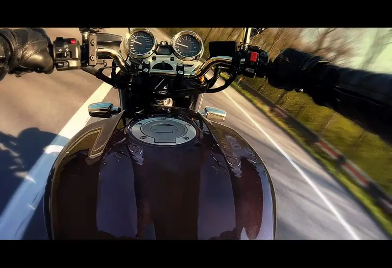 Yamaha XJR 1300 - foto 4