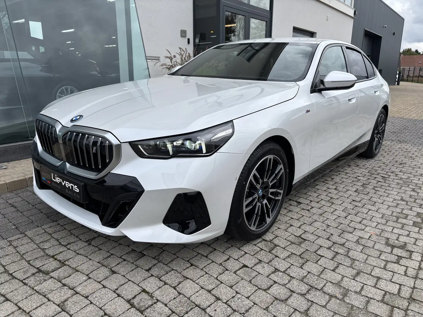 BMW i5 40 Msport Individual B&W DrivingAssistant Pro Blanc - 1