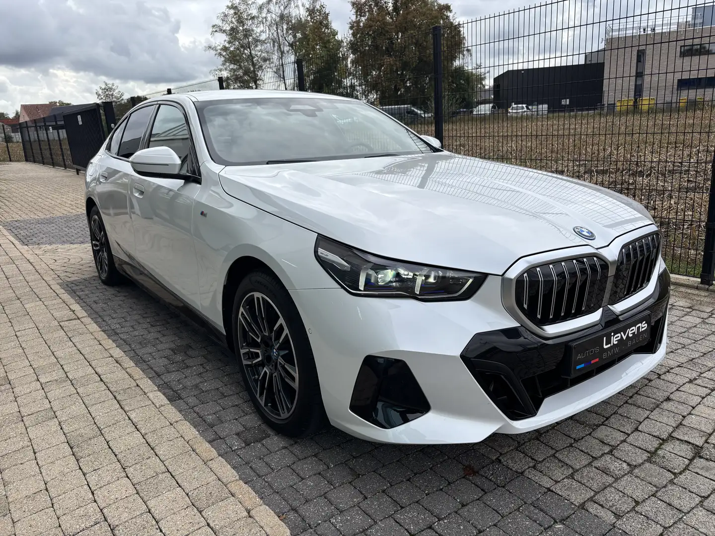 BMW i5 40 Msport Individual B&W DrivingAssistant Pro Blanc - 2