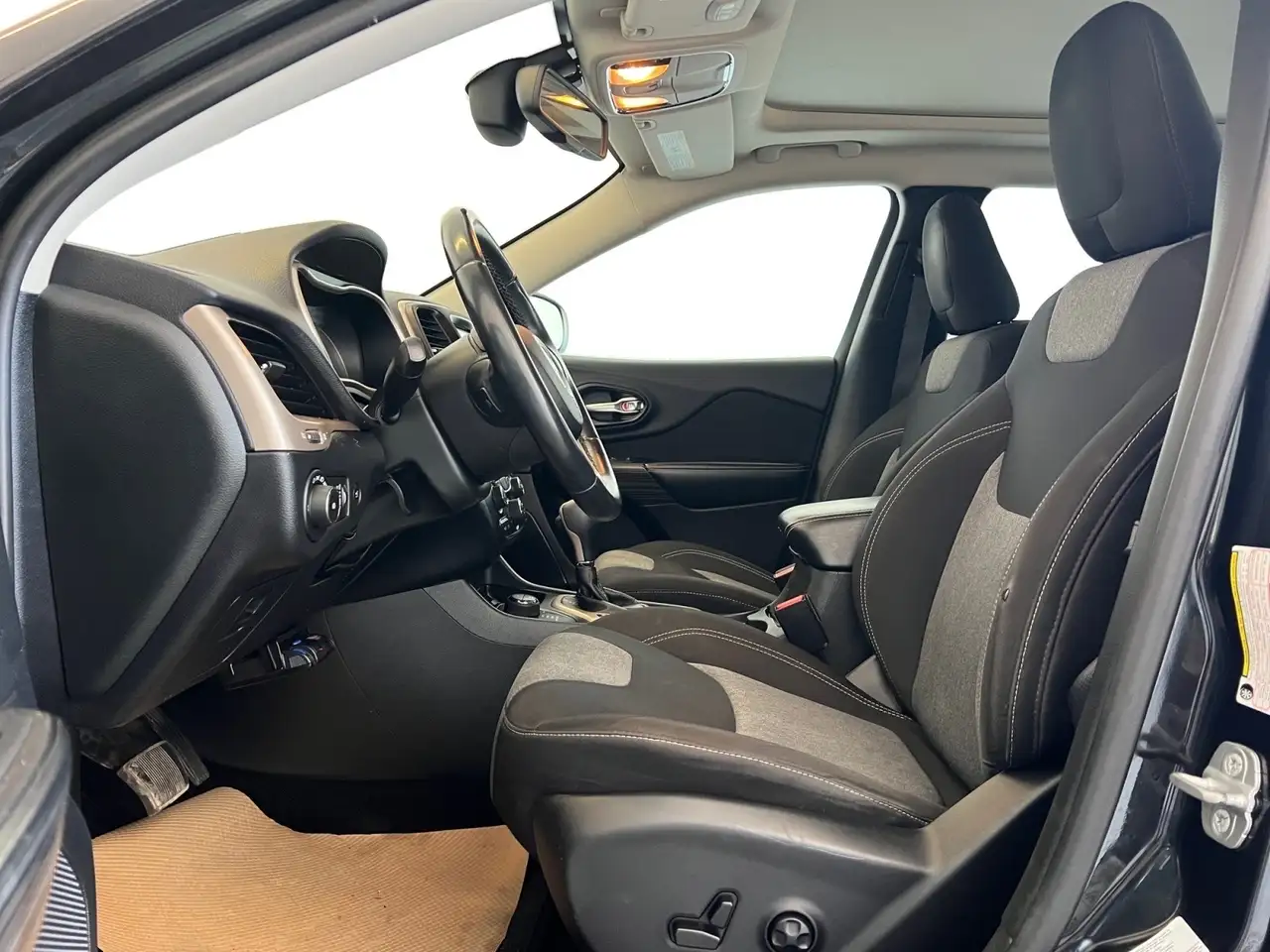 Jeep Cherokee photo Jeep Cherokee