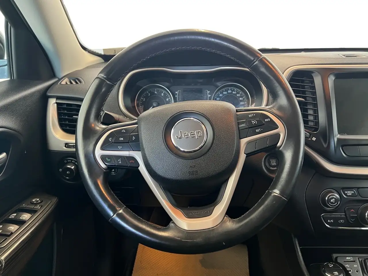 Jeep Cherokee photo Jeep Cherokee