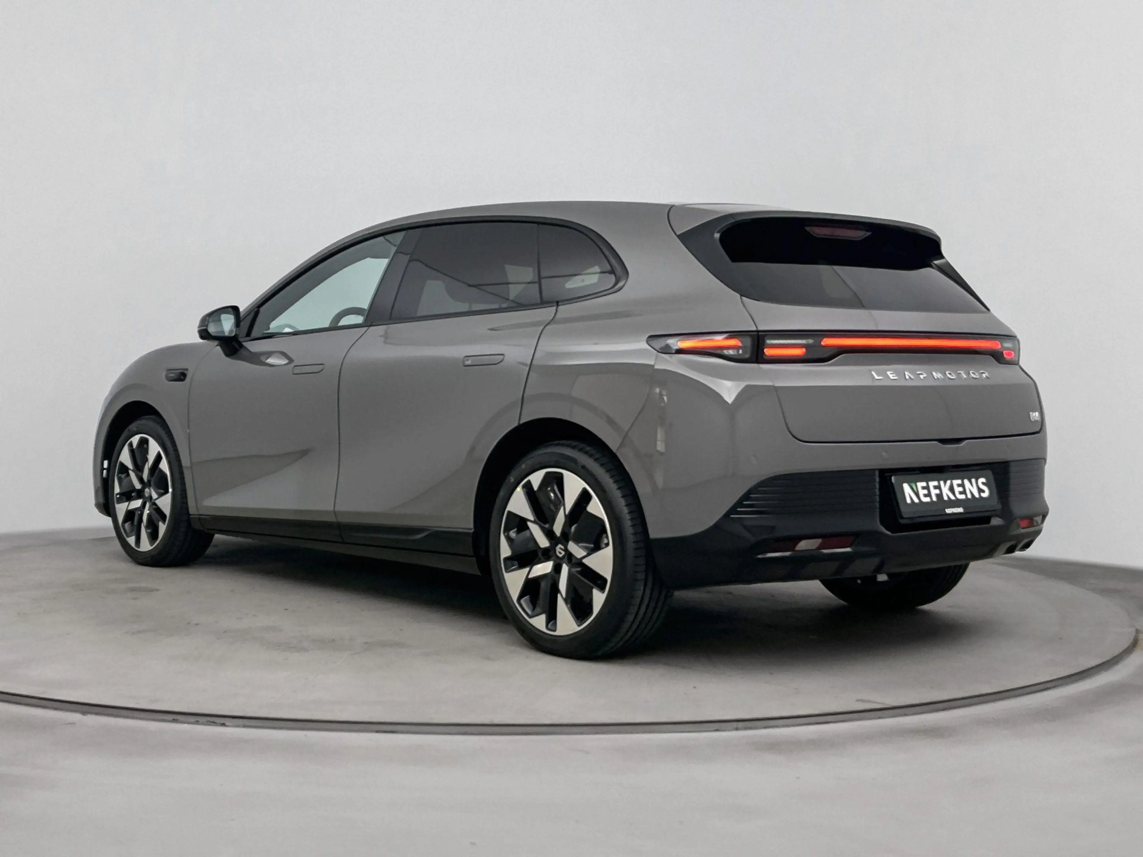 Leapmotor B05 ProMax Design 67.1 kWh | Nieuw Te bestellen | Leve — photo 3