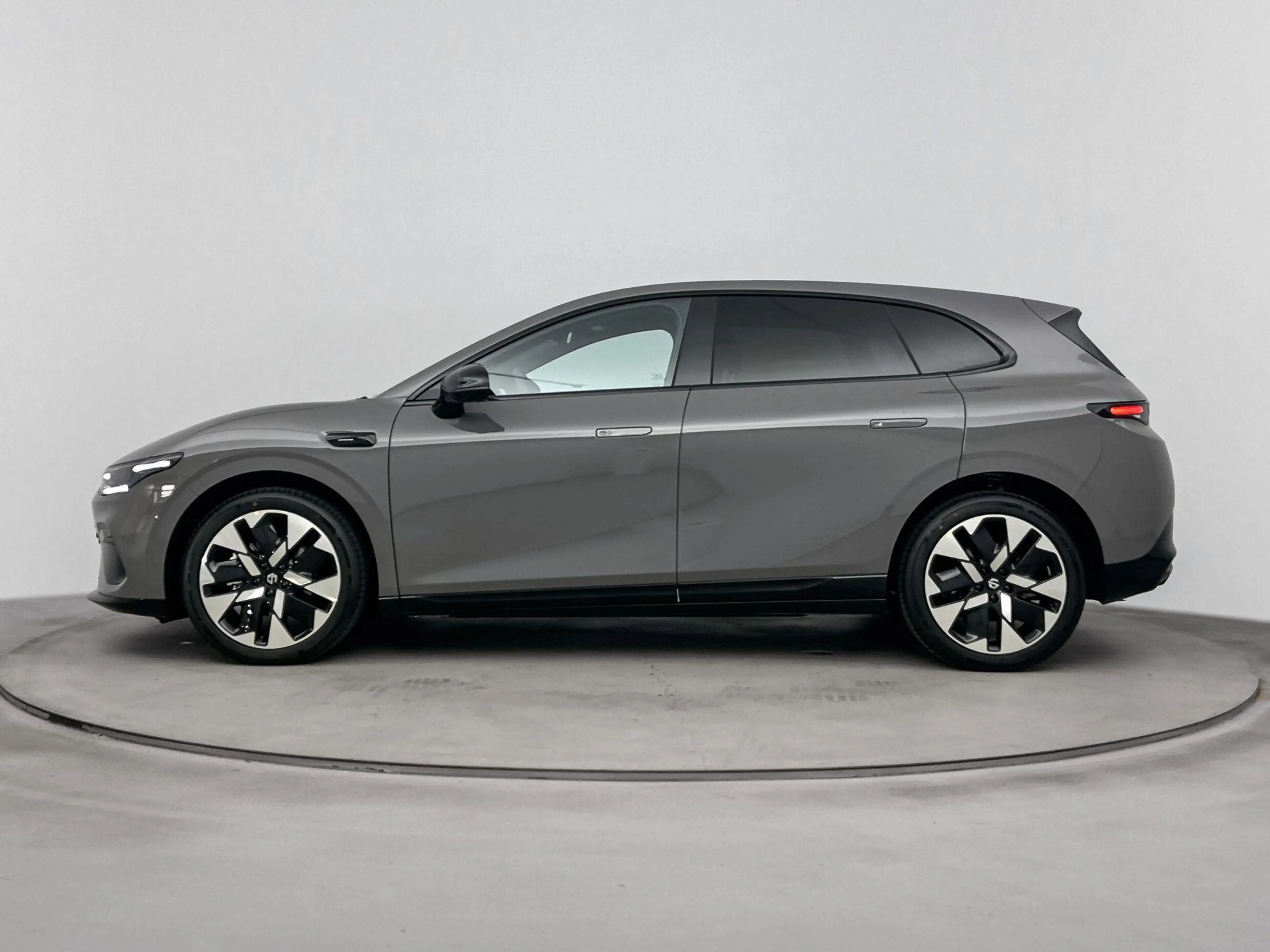Leapmotor B05 ProMax Design 67.1 kWh | Nieuw Te bestellen | Leve — photo 2