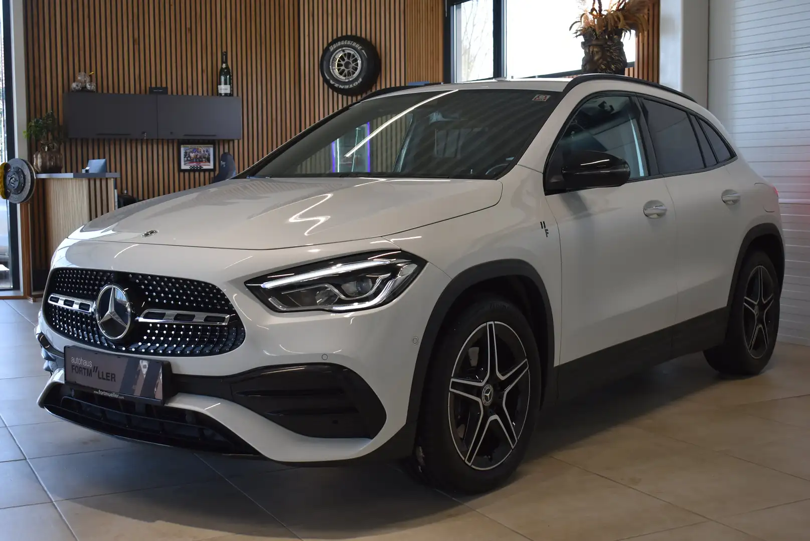 Mercedes-Benz GLA 200 GLA 200 d 4Matic //AMG Sport //Night Weiß - 1