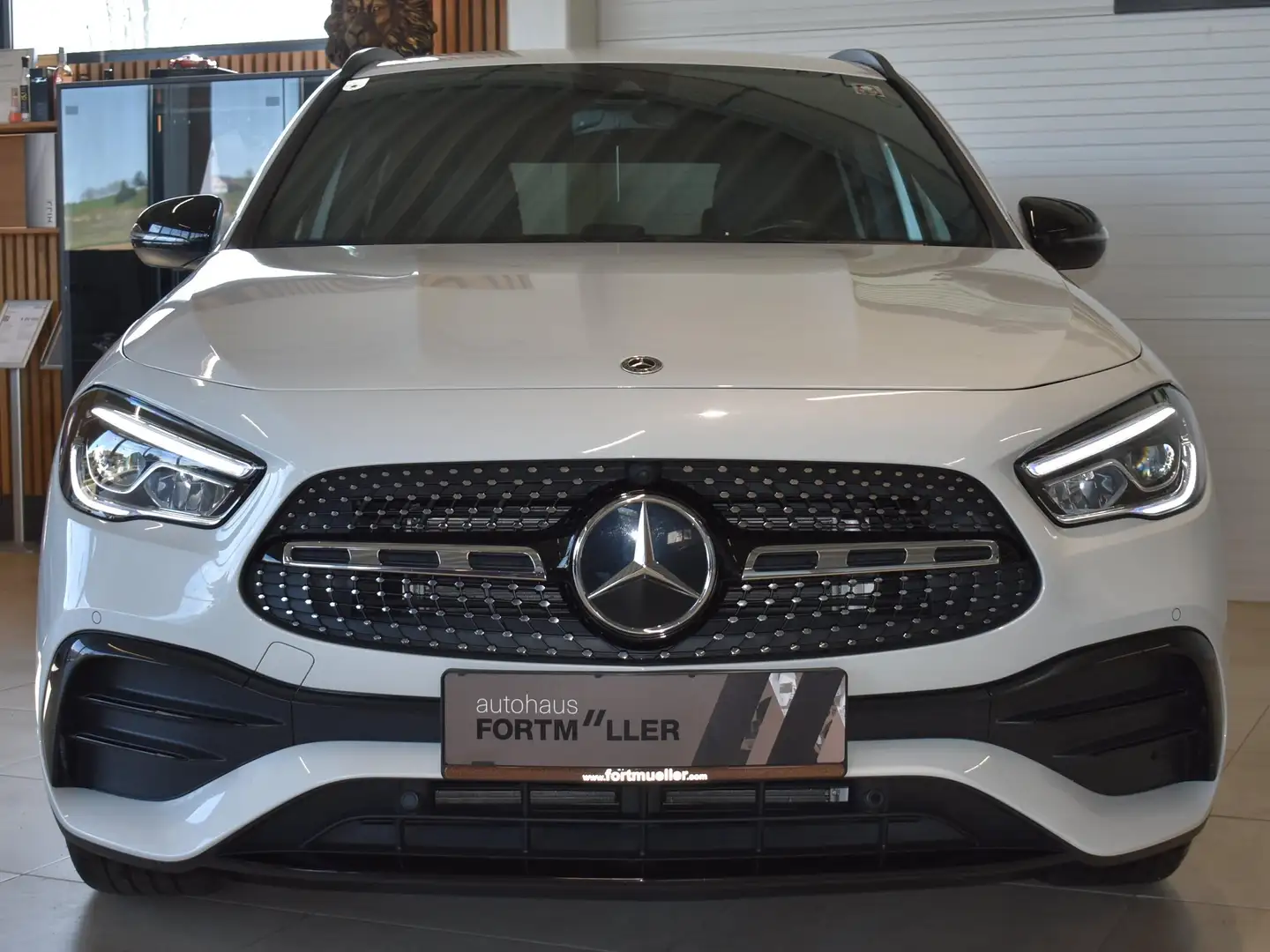 Mercedes-Benz GLA 200 GLA 200 d 4Matic //AMG Sport //Night Weiß - 2