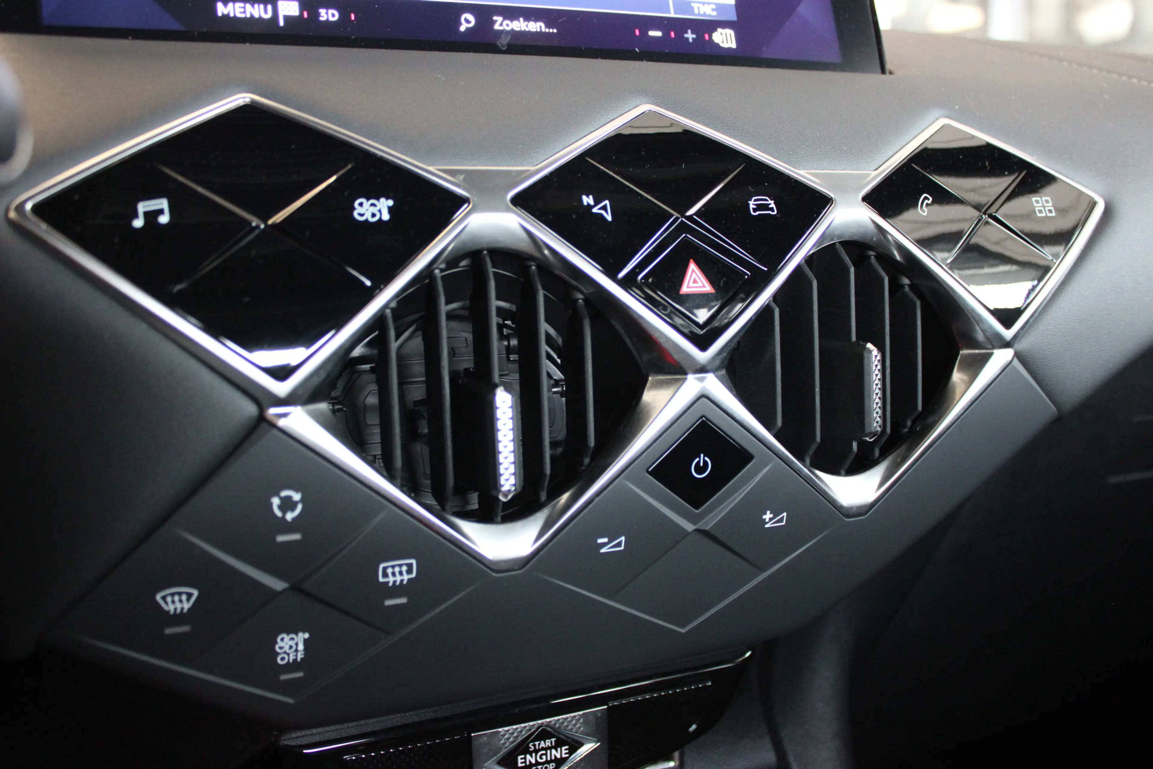DS Automobiles DS 3 Crossback 1.2 PureTech 100PK Montmartre |17-INCH|DAB|CRUISE| — photo 22