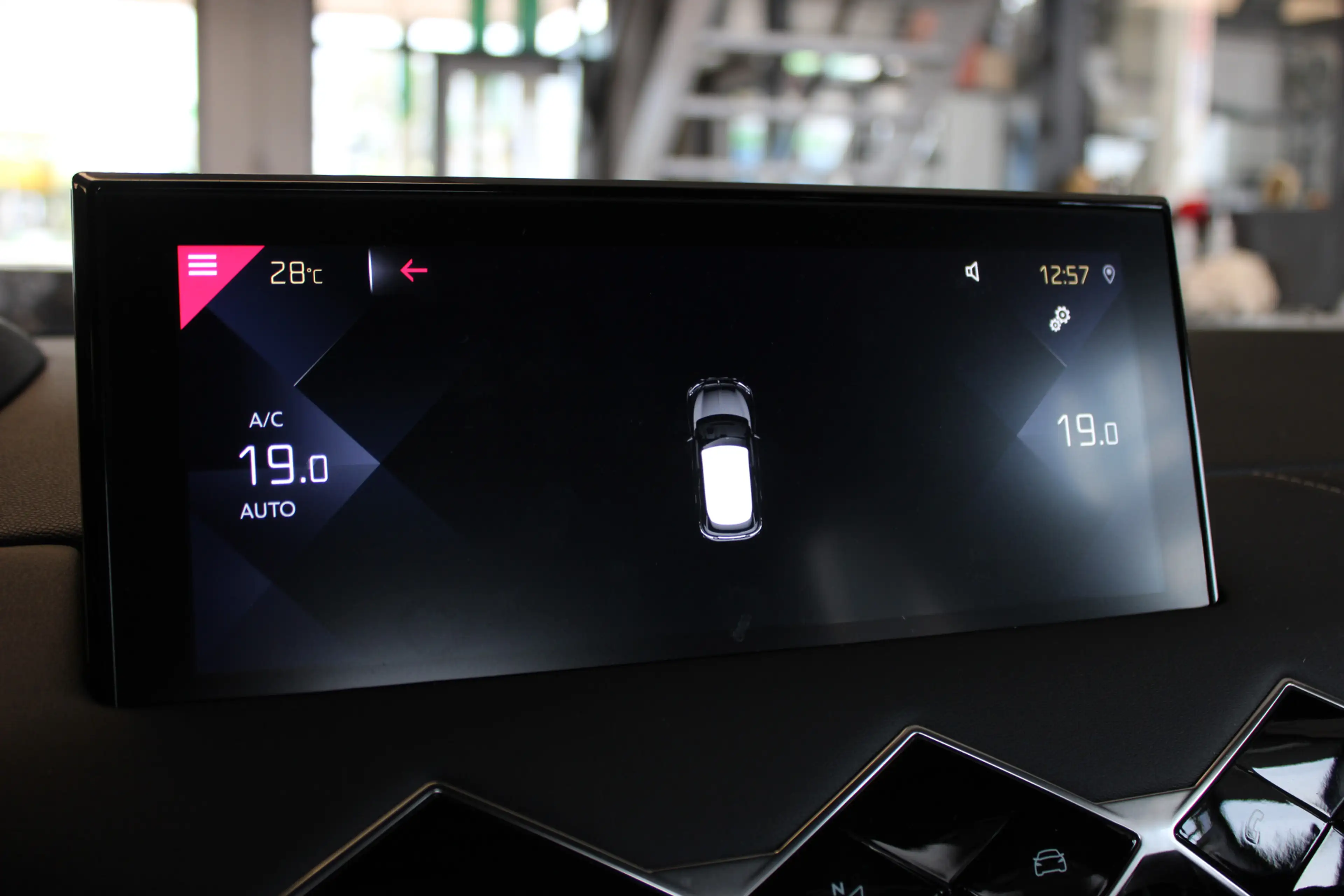 DS Automobiles DS 3 Crossback 1.2 PureTech 100PK Montmartre |17-INCH|DAB|CRUISE| — photo 21