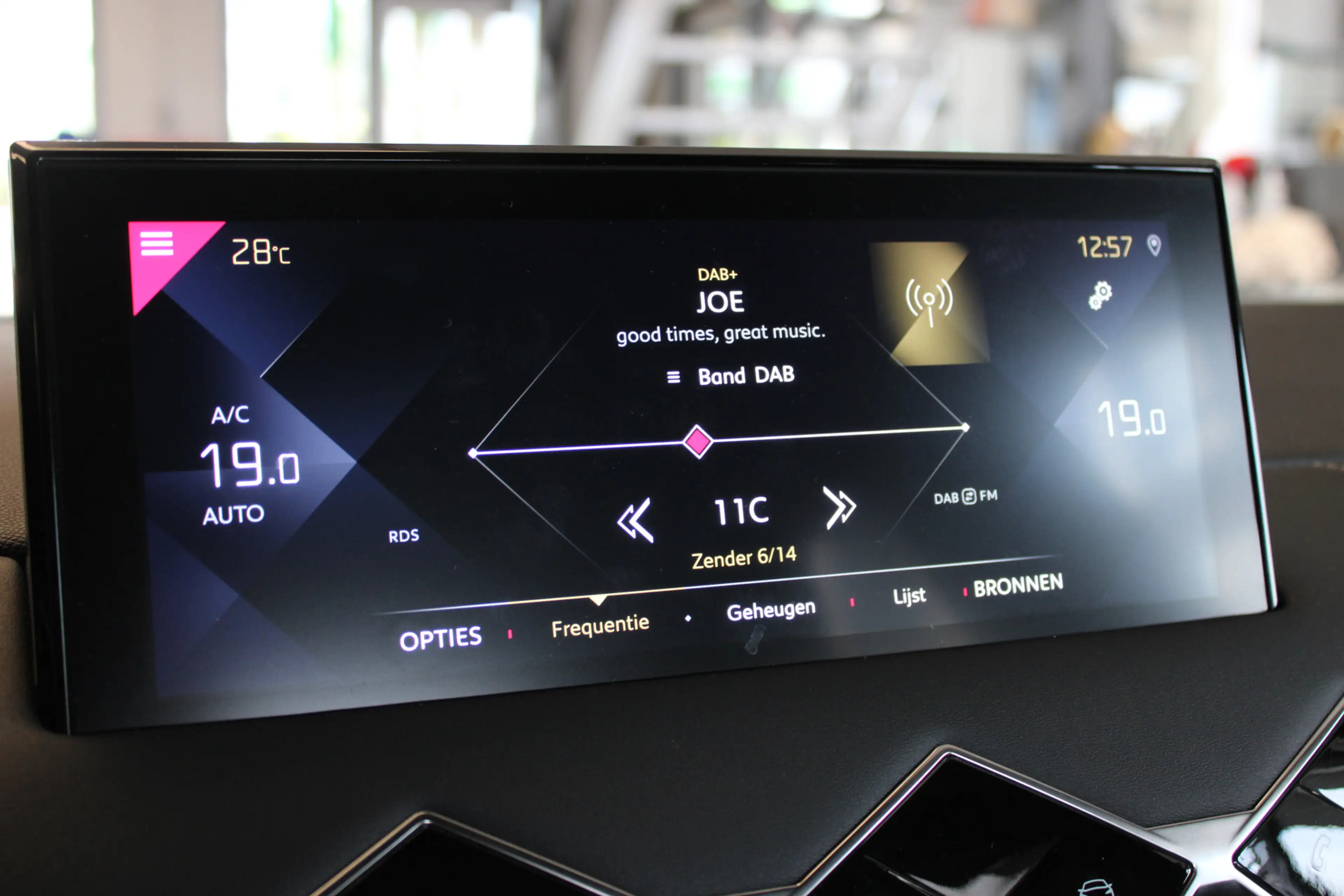 DS Automobiles DS 3 Crossback 1.2 PureTech 100PK Montmartre |17-INCH|DAB|CRUISE| — photo 20