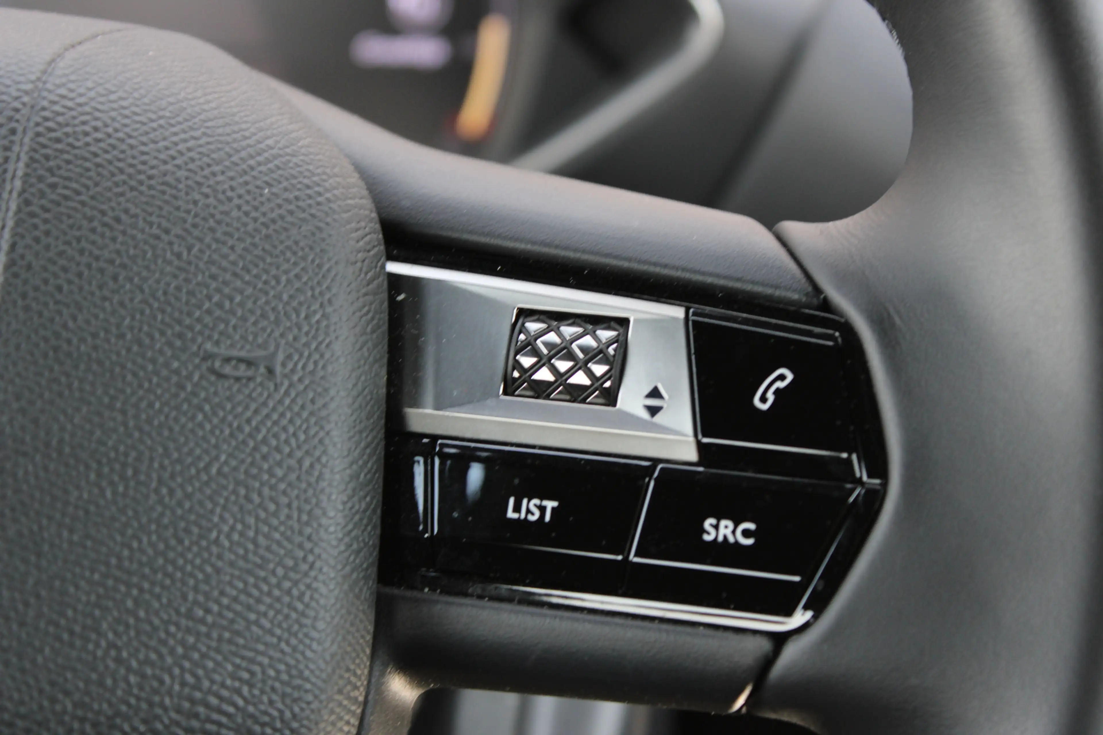 DS Automobiles DS 3 Crossback 1.2 PureTech 100PK Montmartre |17-INCH|DAB|CRUISE| — photo 15