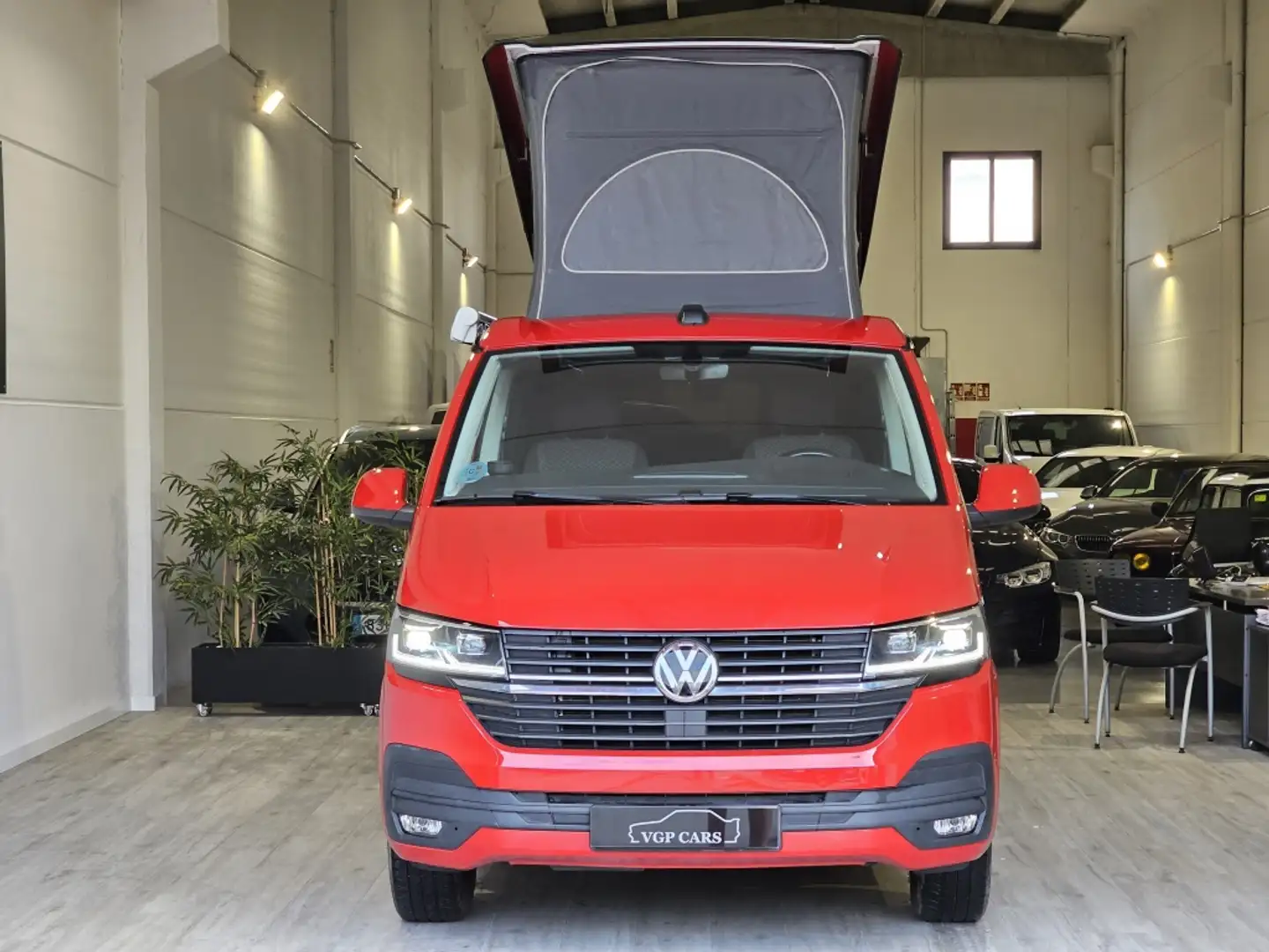 Volkswagen T6 California 2.0TDI BMT Beach Tour DSG 110kW Červená - 1