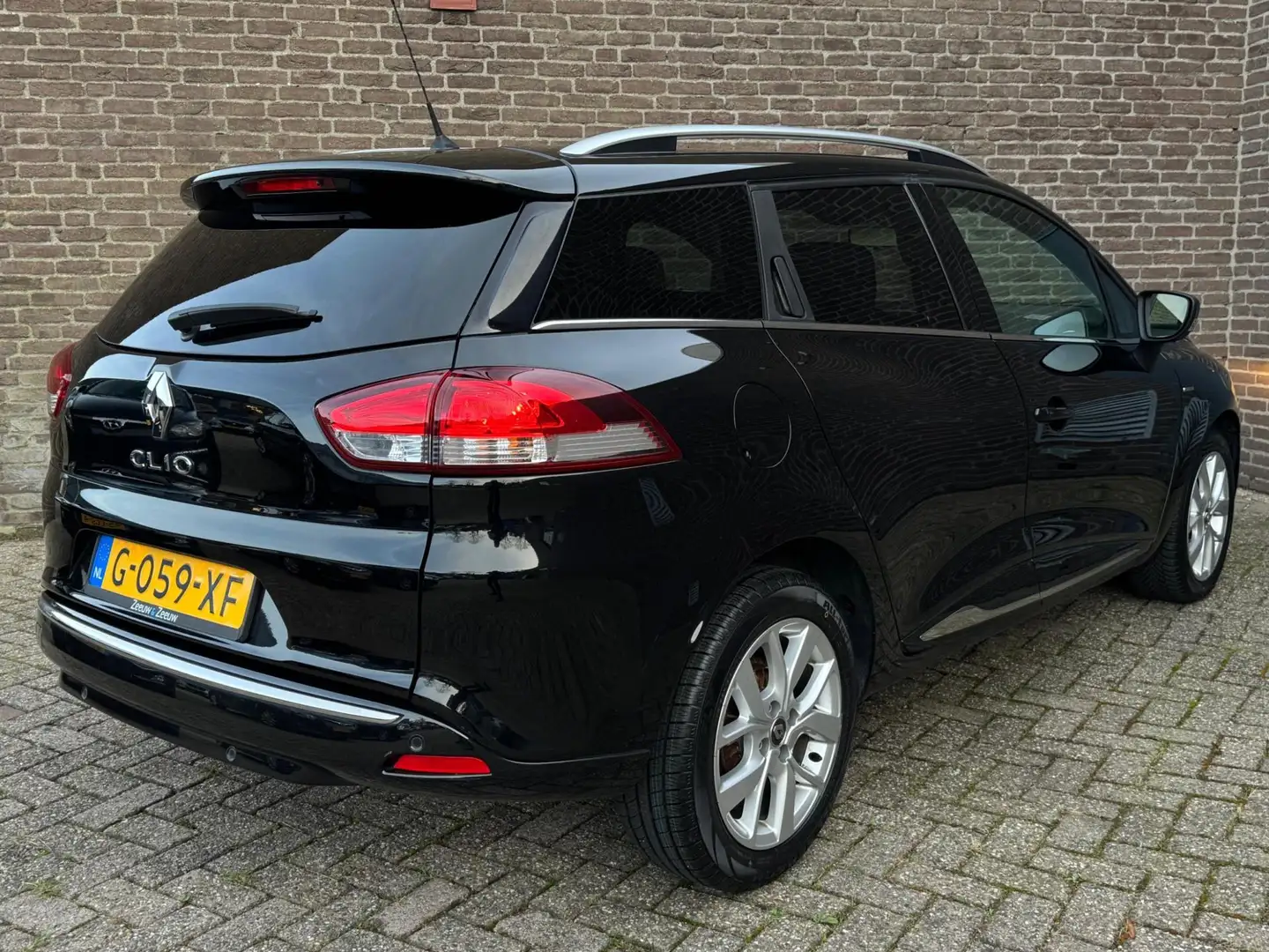 Renault Clio Estate 0.9 TCe Limited Carplay Cruise-Contr. Navi Zwart - 2