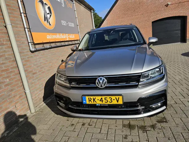Volkswagen Tiguan view 2