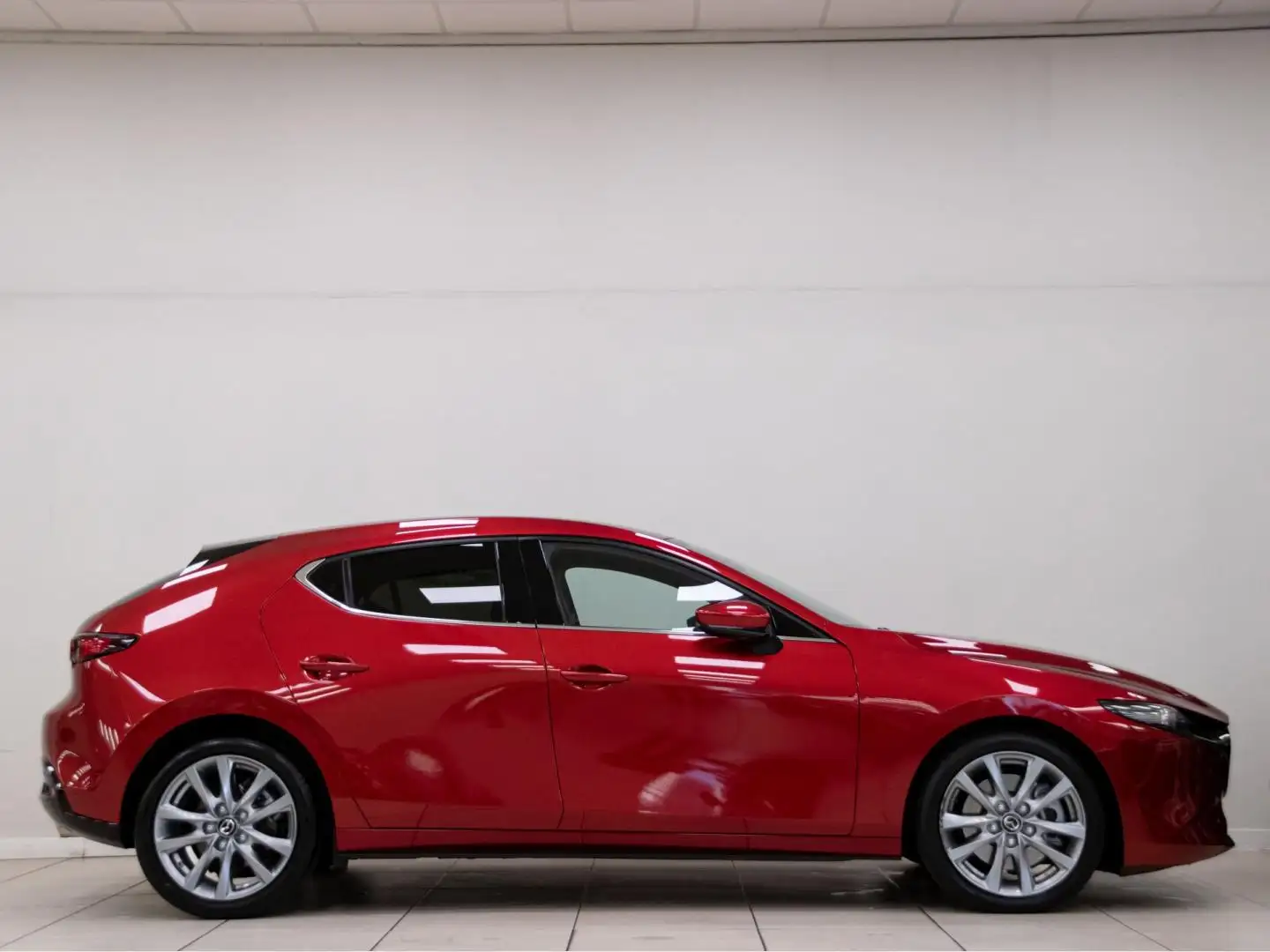 Mazda 3 2.0 e-Skyactiv-G Evolution 90kW Rojo - 2