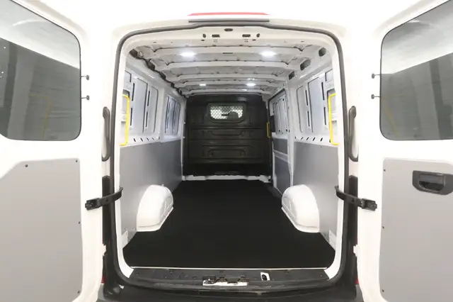 Volkswagen Crafter view 4