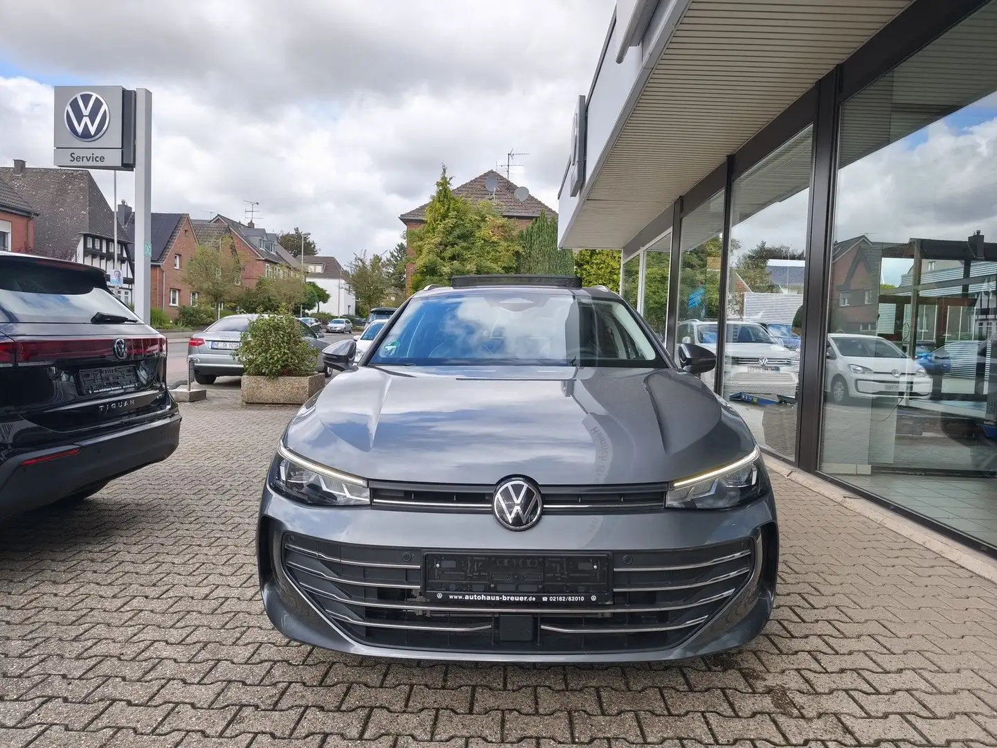 Volkswagen Passat Variant 1.5 eTSI Business PANO,NAV,KAM,AHK Gris - 2