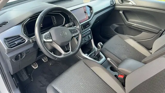 Volkswagen T-Cross view 8