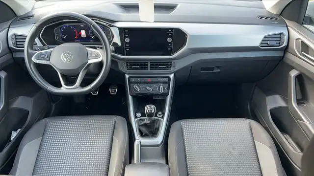 Volkswagen T-Cross view 11