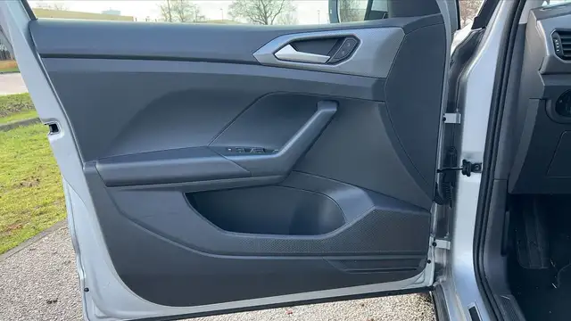 Volkswagen T-Cross view 7