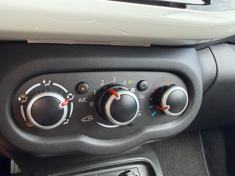 Renault Twingo 90PK Automaat, Groot scherm, stoelverwarming & App — photo 13