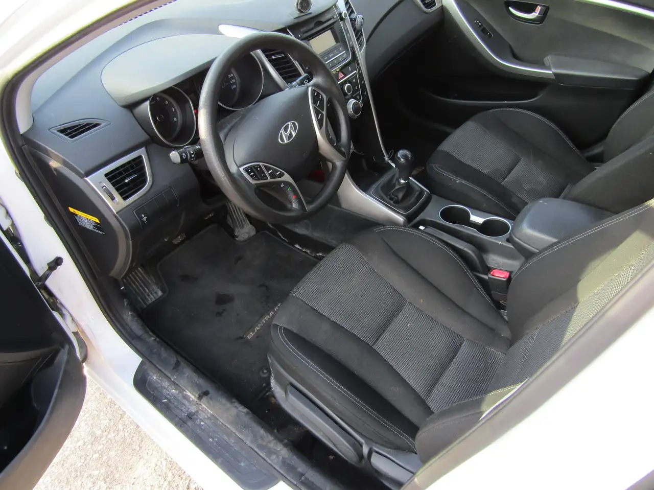 Hyundai ELANTRA photo Hyundai ELANTRA