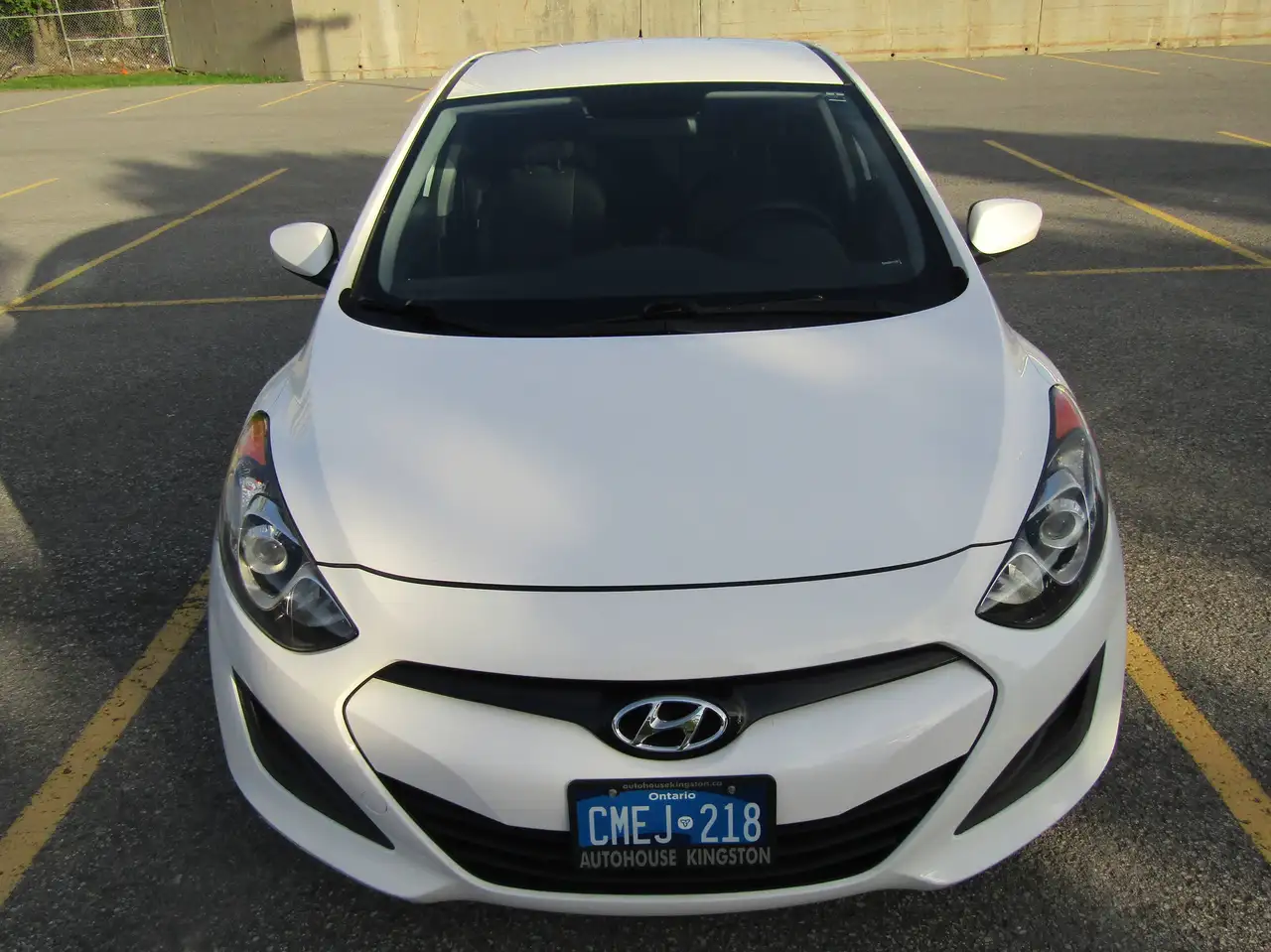 Hyundai ELANTRA photo Hyundai ELANTRA