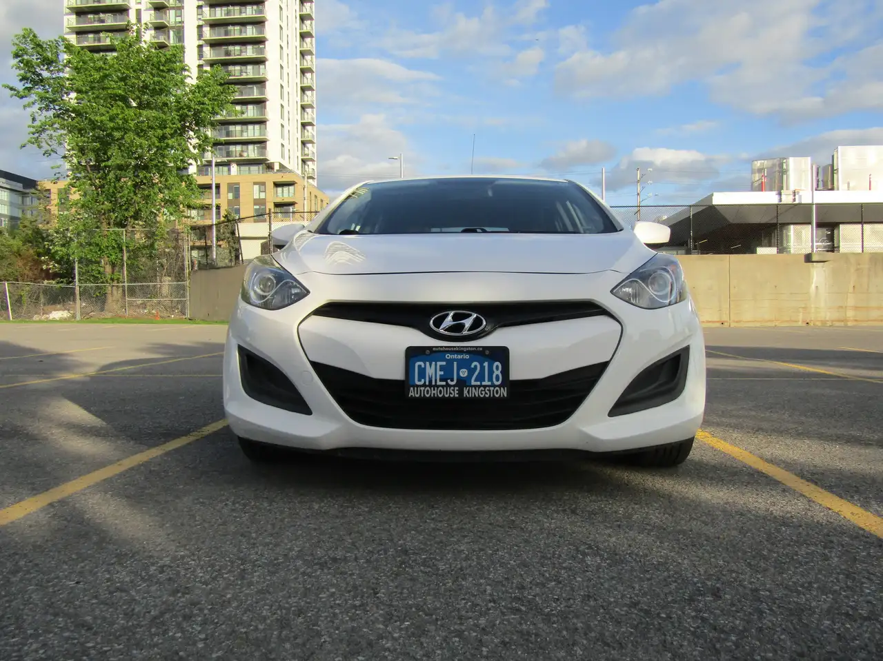 Hyundai ELANTRA photo Hyundai ELANTRA