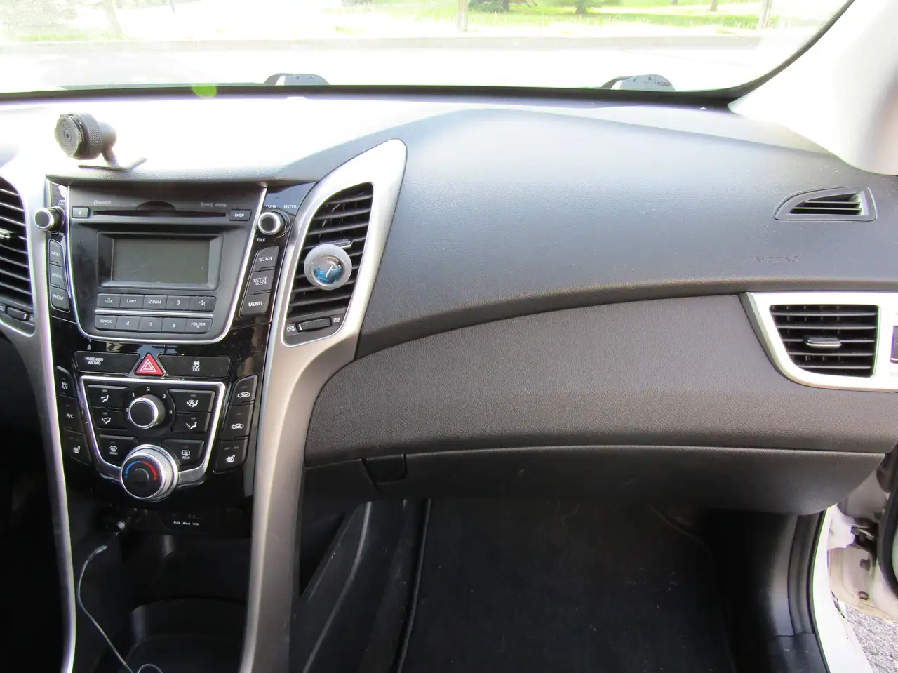 Hyundai ELANTRA photo Hyundai ELANTRA