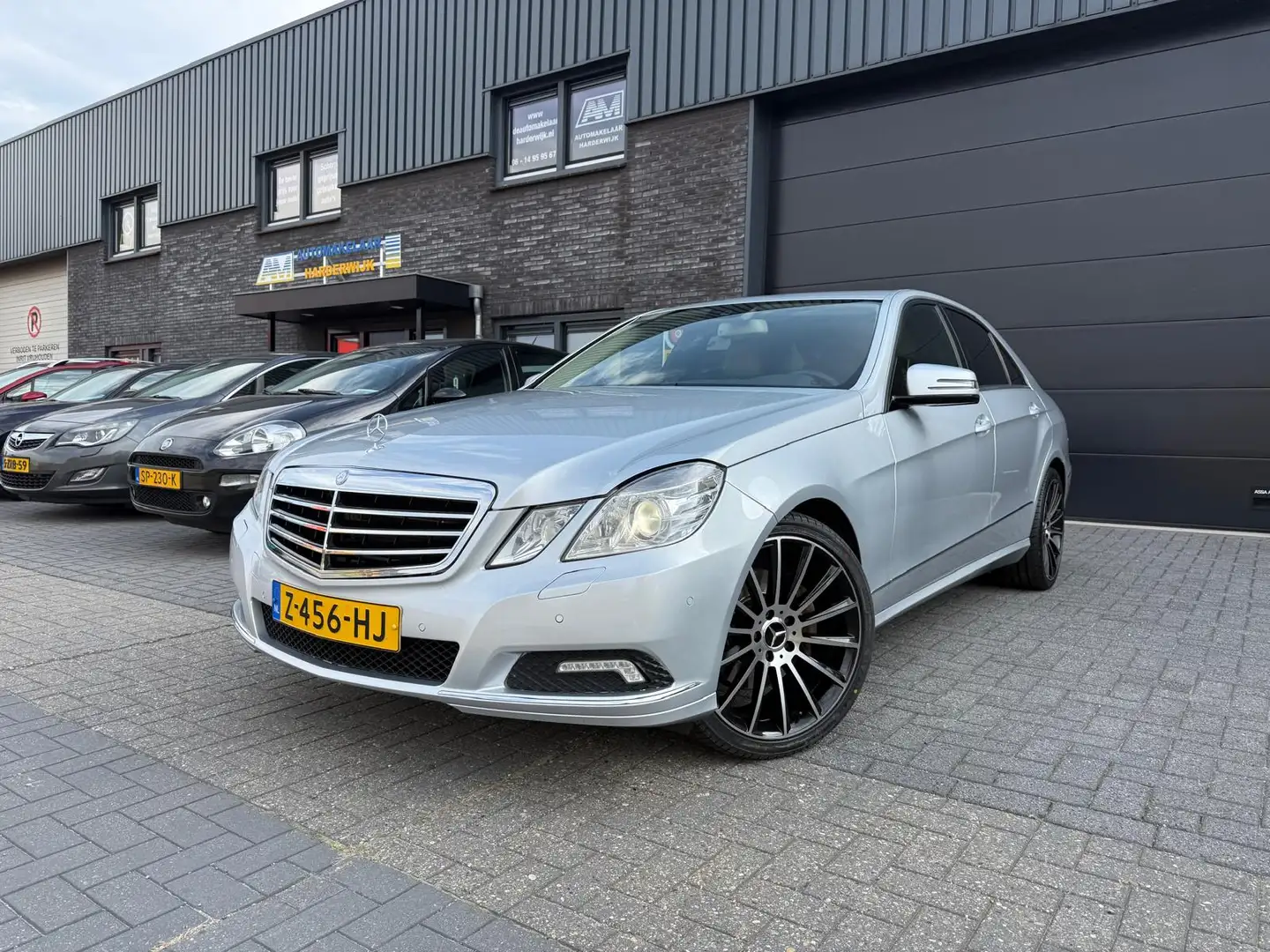 Mercedes-Benz E 350 CGI Avantgarde | 2E EIGENAAR | 12MND GARANTIE | AI Grau - 2