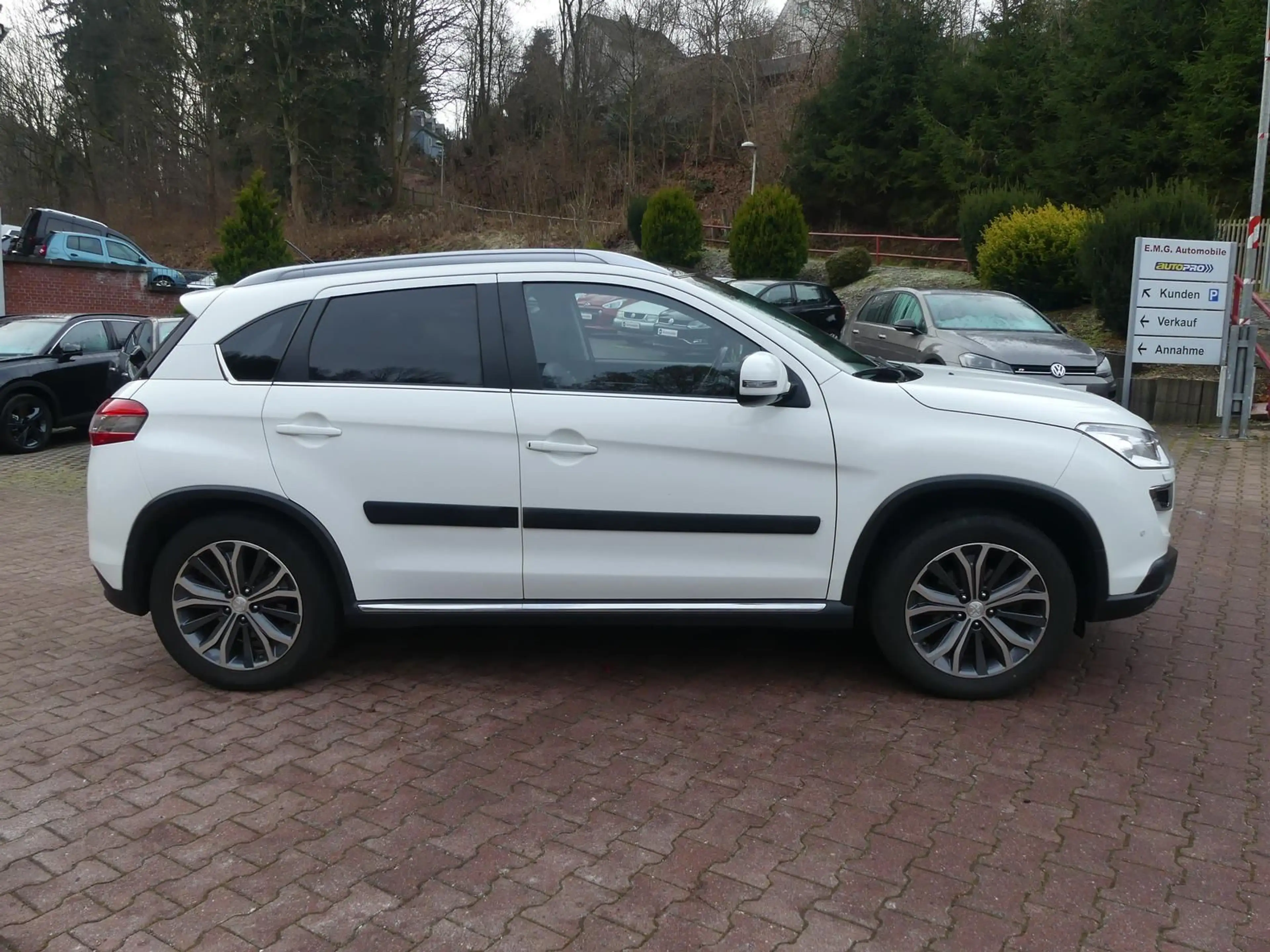 Peugeot 4008 *4WD*Klima*SHZ*Xenon*Kam*Pano — photo 4