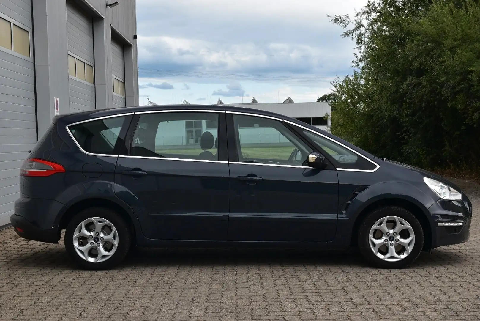 Ford S-Max Titanium 7-Sitzer/SHZ/Klima/8-fach/TÜV neu Gris - 2