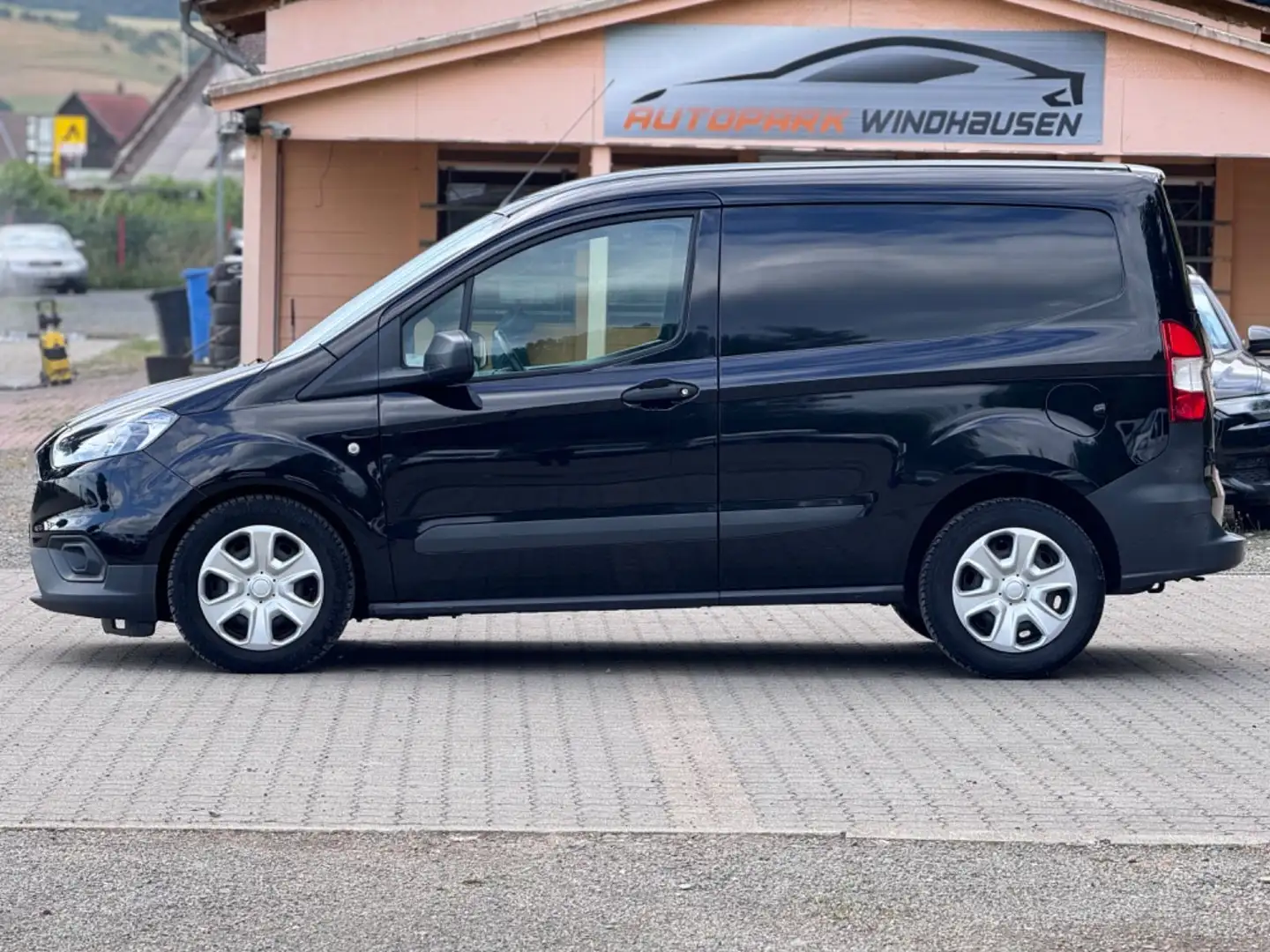Ford Transit Courier 1 HAND * 85 TKM * KLIMA * MWST Schwarz - 2