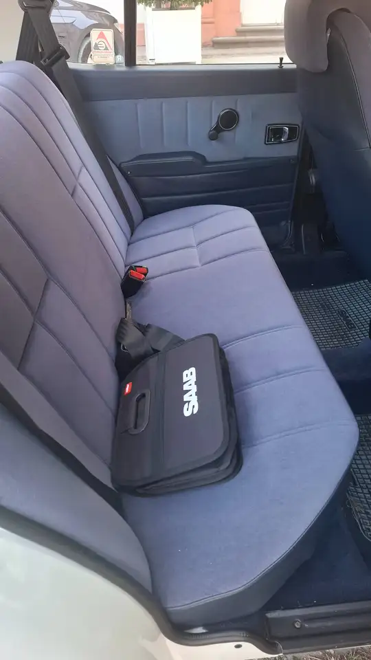 Saab 900 Sedan, foto 4