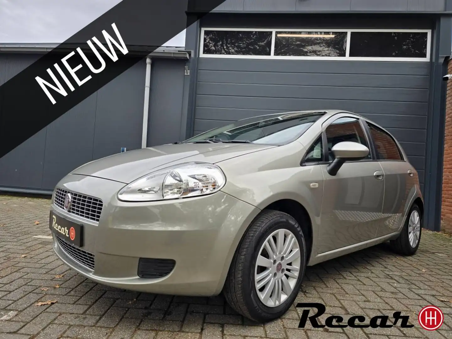 Fiat Grande Punto 1.4 Edizione Lusso/NwDistrb/5Drs/Airco/Trekhaak Grijs - 1
