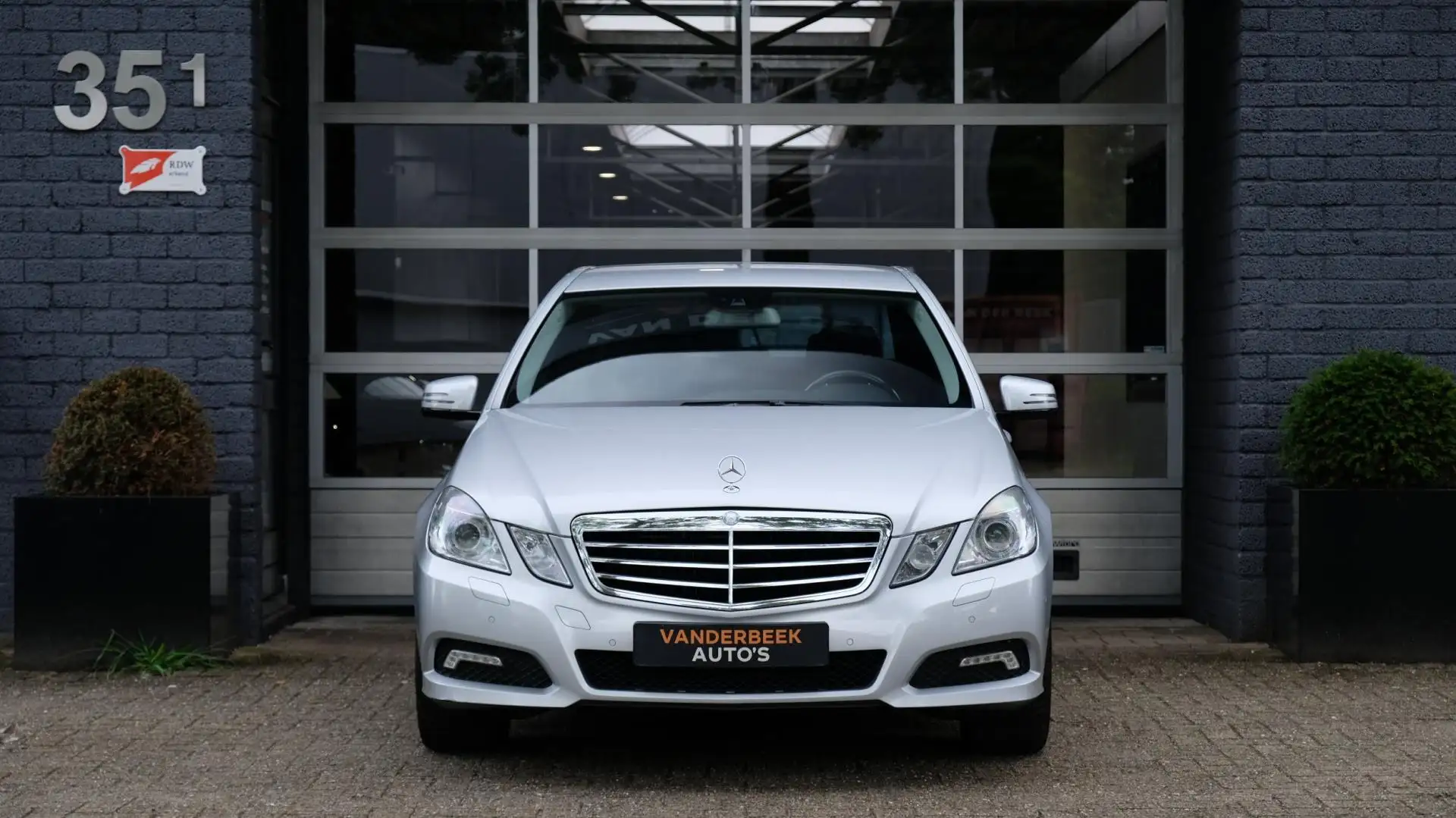 Mercedes-Benz E 200 CGI Avantgarde 185PK Cruise Navi Xenon Zilver - 2