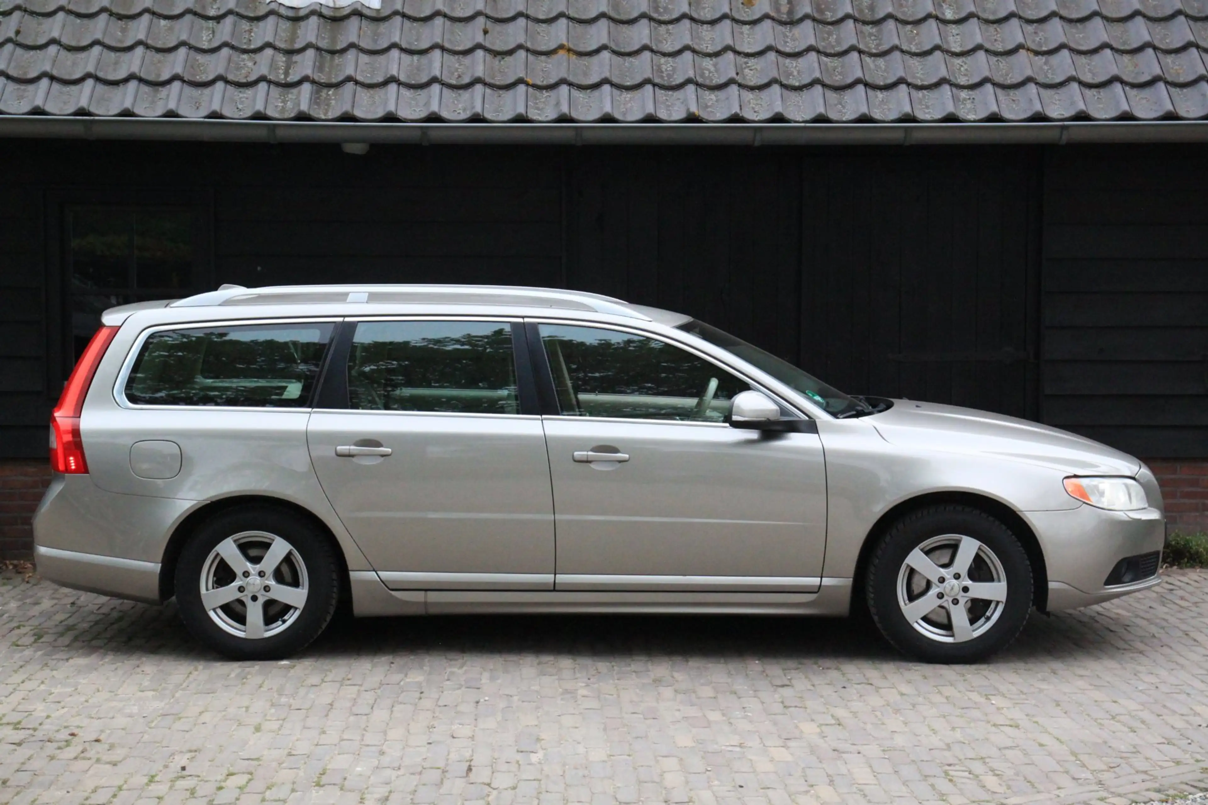 Volvo V70 2.5T Summum CNG/Xenon/Leer/Navigatie/Parkeersensor — photo 3
