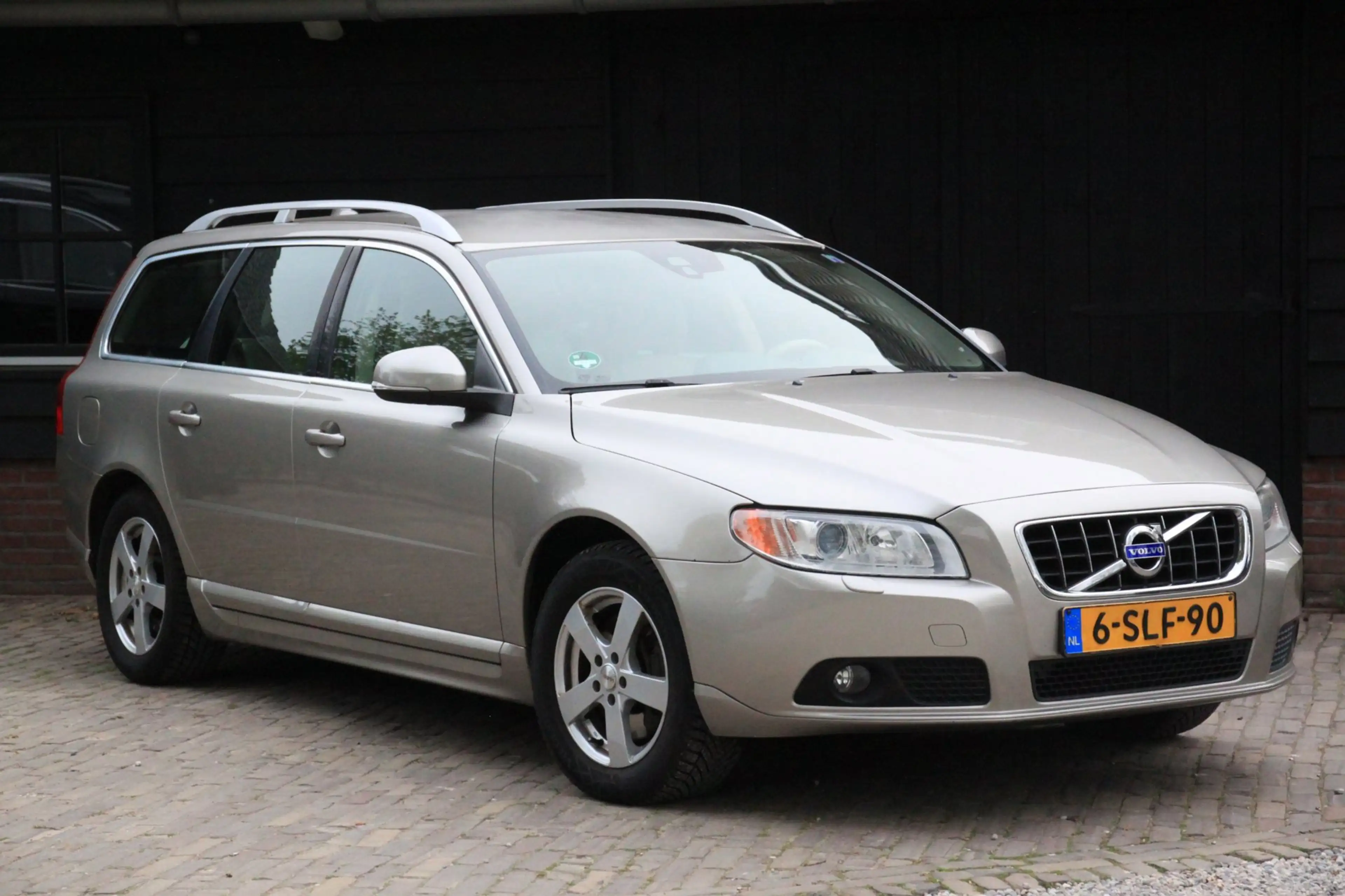 Volvo V70 2.5T Summum CNG/Xenon/Leer/Navigatie/Parkeersensor — photo 2