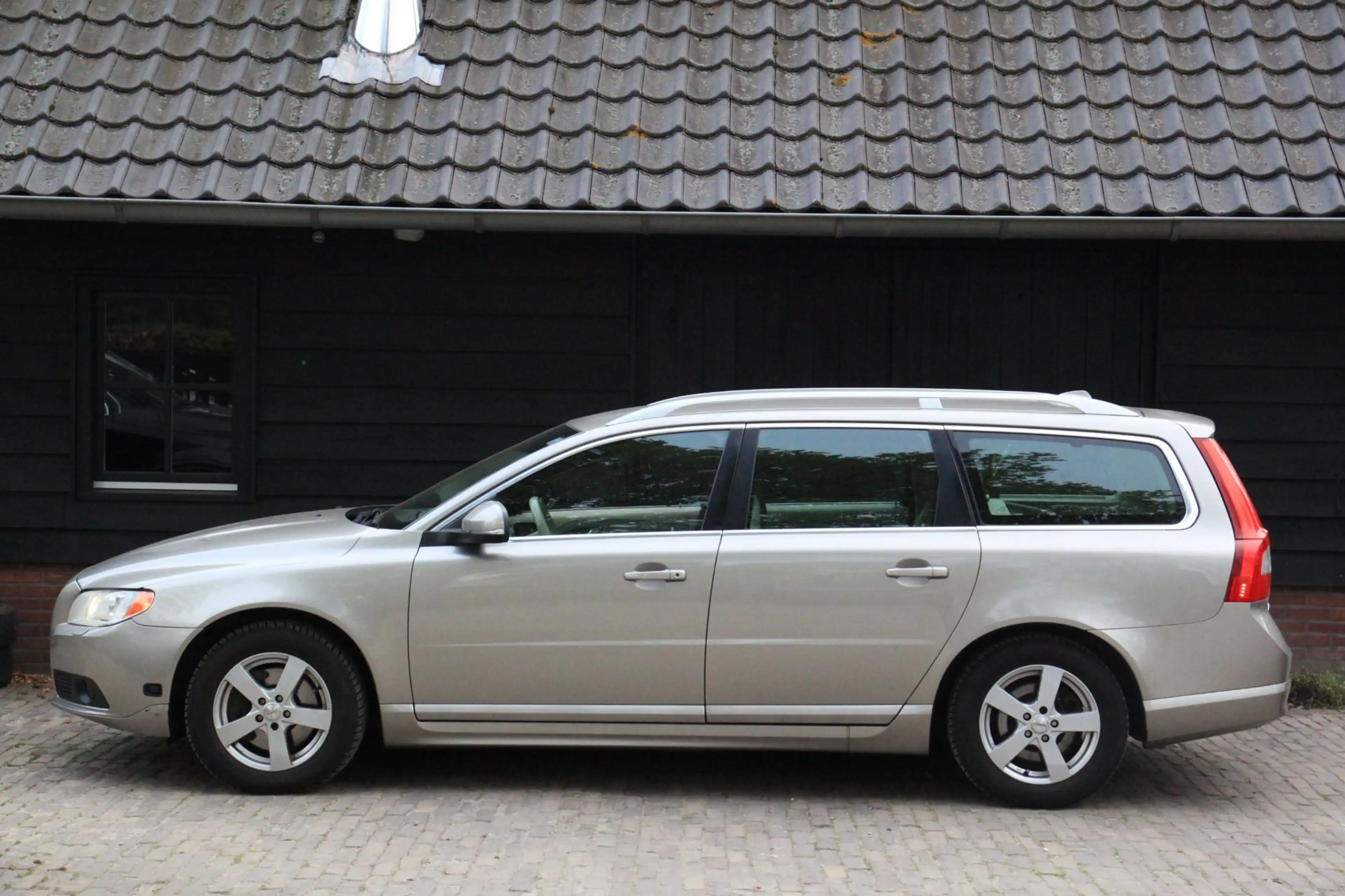 Volvo V70 2.5T Summum CNG/Xenon/Leer/Navigatie/Parkeersensor — photo 6