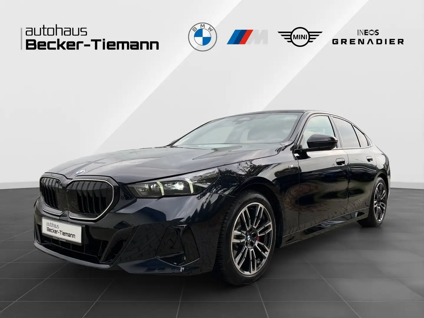 BMW 520 d Limousine M-Sport Pro AHK DA+ PA+ Pano Schwarz - 1