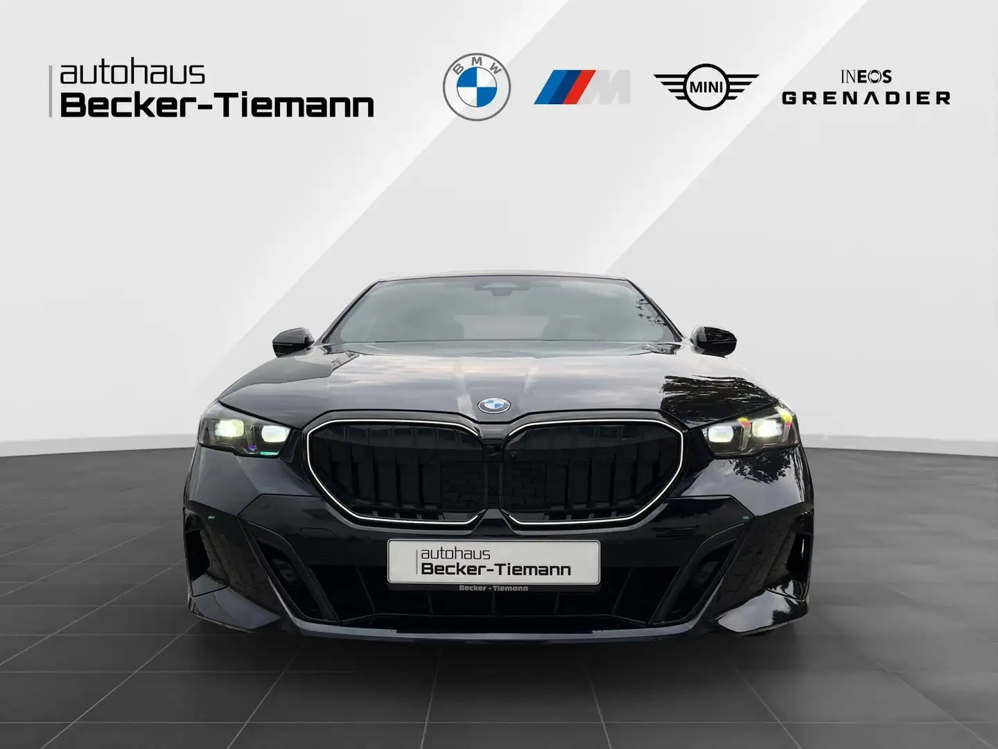 BMW 520 d Limousine M-Sport Pro AHK DA+ PA+ Pano Schwarz - 2
