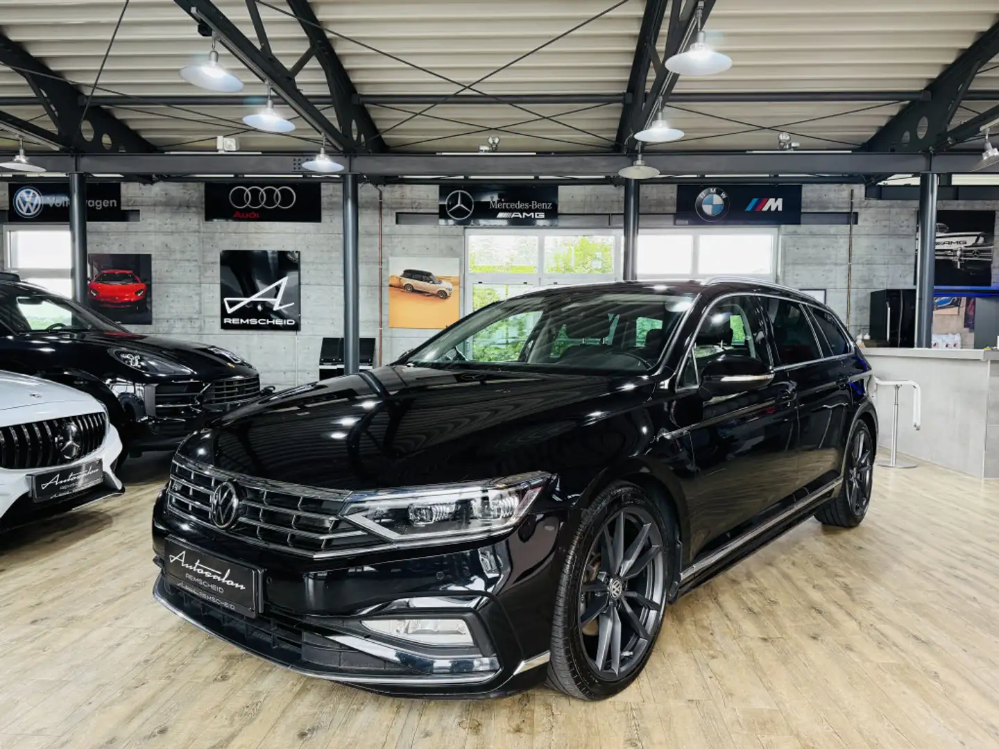 Volkswagen Passat Variant R-Line*ACC*AHK*LED*NAVI*KAM*H.UP* Schwarz - 1